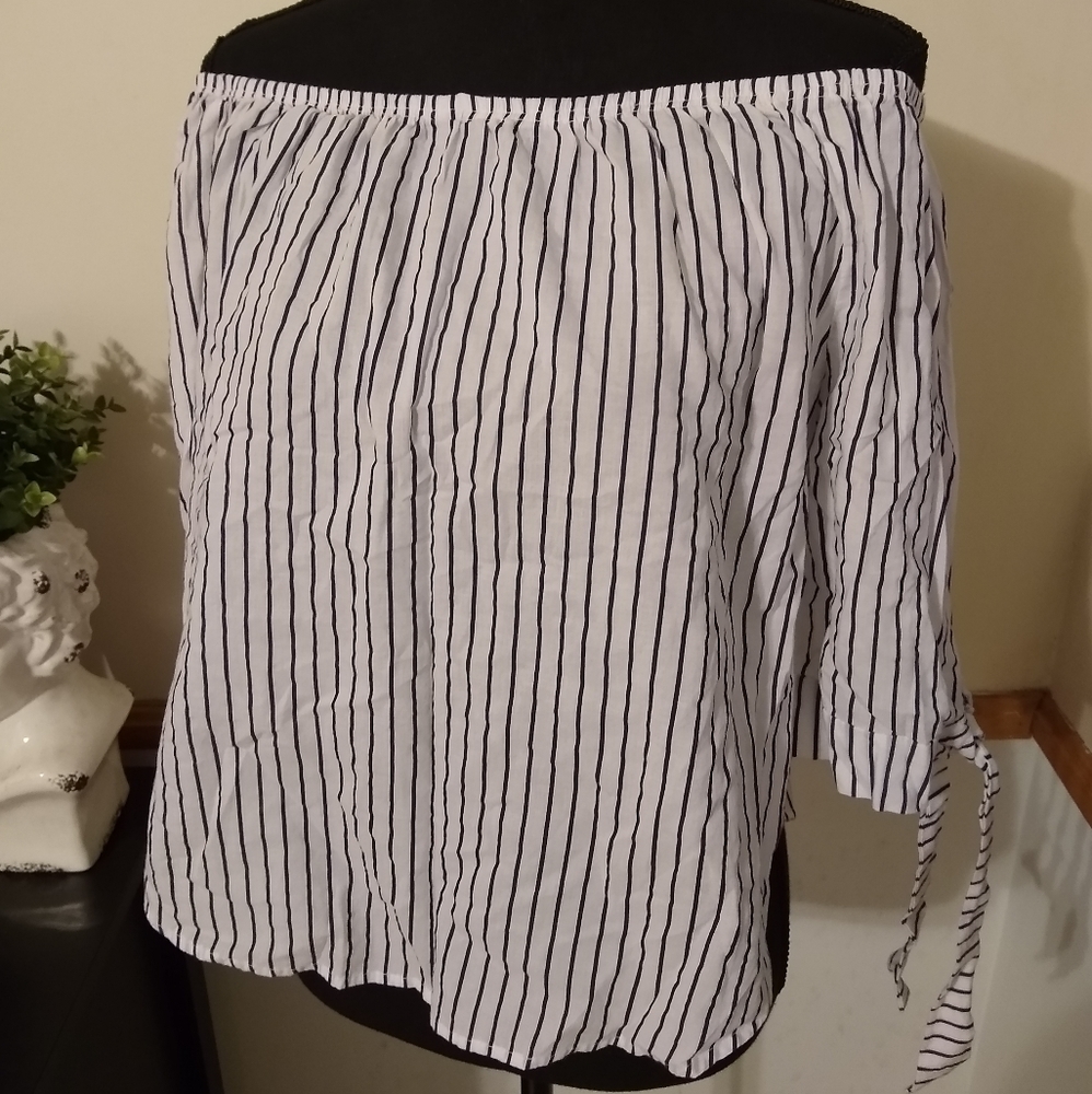 5/$25 Sz XL Live 4 Truth Striped Off Shoulder Top